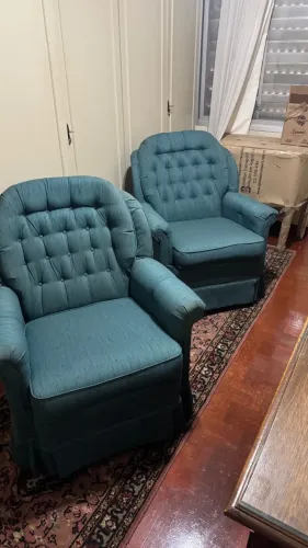 Poltrona giratória e reclinável para amamentação ou relax 