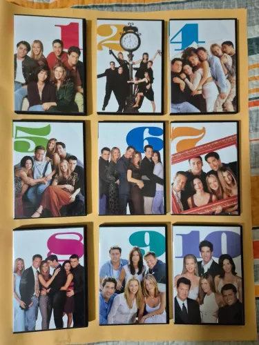 Box Friends com 9 Temporadas + DVDs Extras + Encarte (Temporada 3 Faltando)