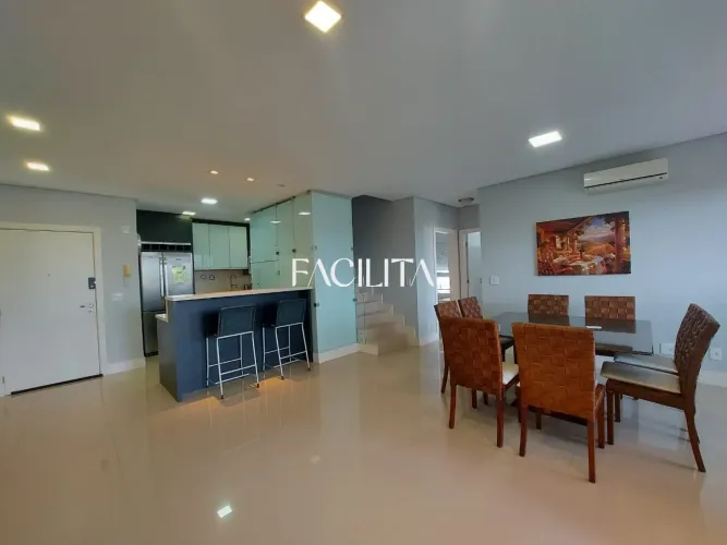 Cobertura duplex com 4 quartos no bairro Jurerê, Florianópolis.