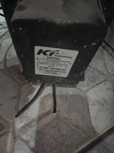 autotransformador universal da marca K&F Transformadores, modelo ATKF 5000VA.