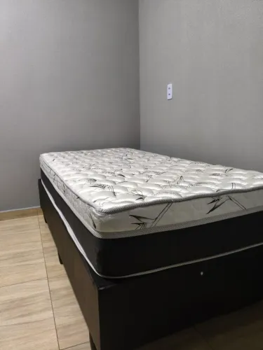 Vende-se cama de solteiro