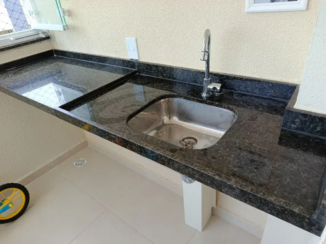 Bancada em mármore com cuba