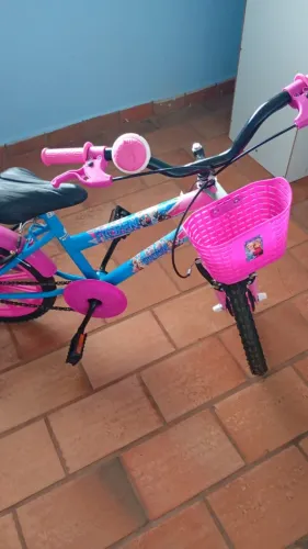 BICICLETA INFANTIL NOVA, USADA POUCAS VEZES