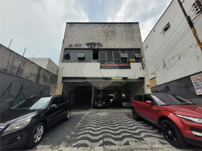 Galpão à venda ou para locação em Lapa - SP