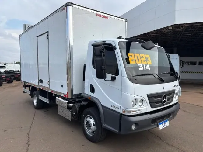 mercedes benz accelo 1017