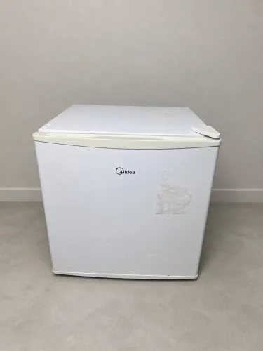 Frigobar Midea 220V