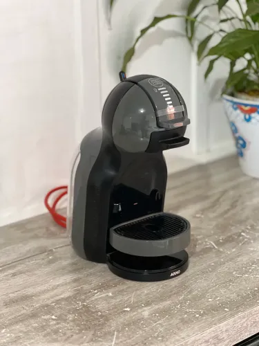 Cafeteira Dolce Gusto Automática Mini Me Preta e Cinza