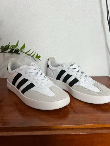 Tênis adidas