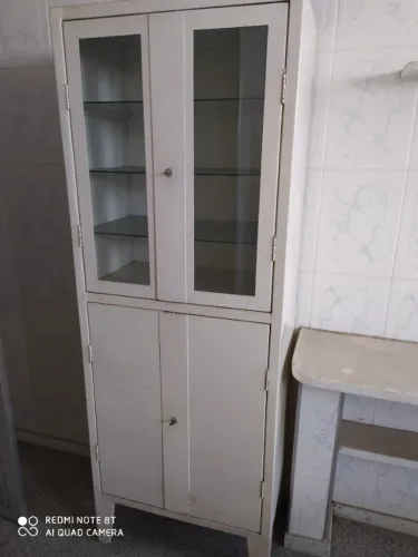 Armário vitrine hospitalar usado