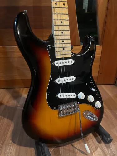 Guitarra Strato Tagima Classic 635