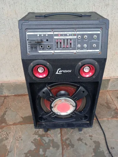 Caixa amplificada profissional