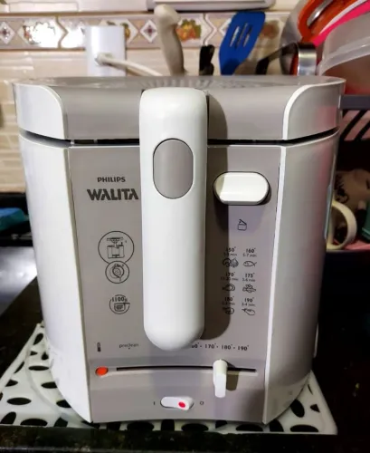 FRITADEIRA ELÉTRICA USA ÓLEO,  ( NÃO É AIRFRYER)
