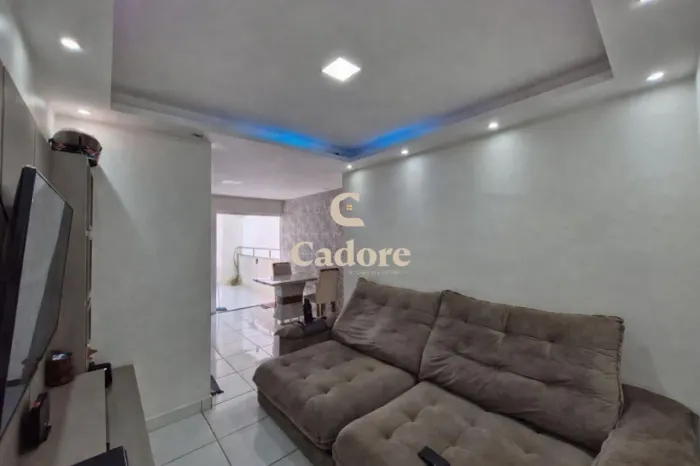 Apartamento à venda no Jardim Patrícia com 2/4 sendo 01 suíte e sacada