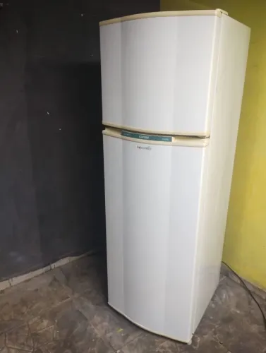 Geladeira ?220 volts pequena Frost Free perfeita pra aps e kit nets