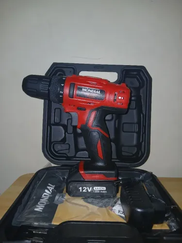 (NOVO) PARAFUSADEIRA E FURADEIRA À BATERIA MONDIAL 12V COM MALETA