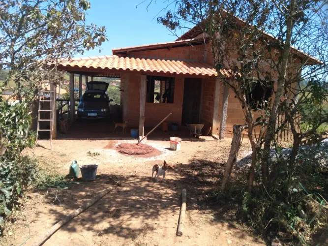 Vendo casa localizada nos 2 corregos