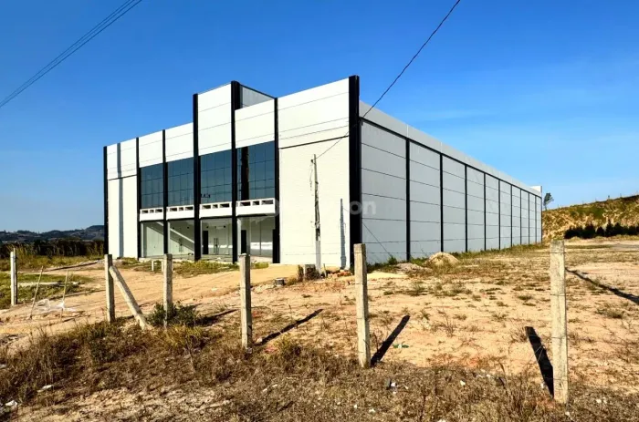 GALPÃO À VENDA  EXCELENTE LOCALIZAÇÃO AO LADO DA BR-101 - JAGUARUNA/SC