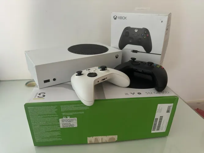 Xbox Série S 512 GB - 2 controles