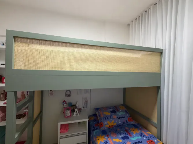 Cama suspensa madeira maciça