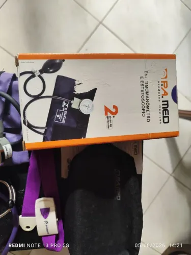 Esfigmomanômetro e estetoscópio P.A.MED