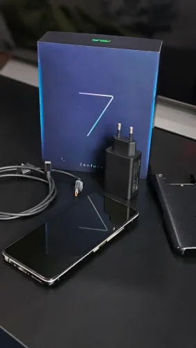 Asus ZenFone 7 128GB 6GB RAM 5G - Câmera Flip, Caixa Original e 2 Capas