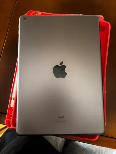 iPad 7 128gb + Apple Pencil + teclado Logitech 