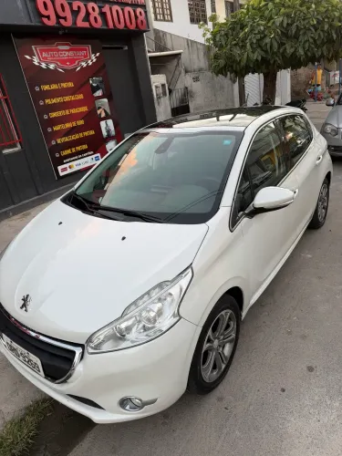 Peugeot 208 Griffe 1.6 Flex 16V 5P Aut. 2014