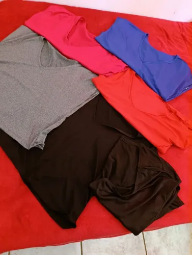 Vendo todas as roupas semi novas por apenas R$300 e ainda divido no cartão