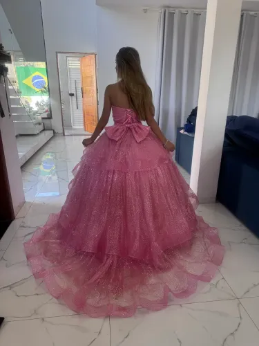Vestido 2 em 1 debutante Rosa TAM P. Já vai com o bambolê gigante. (160cm)