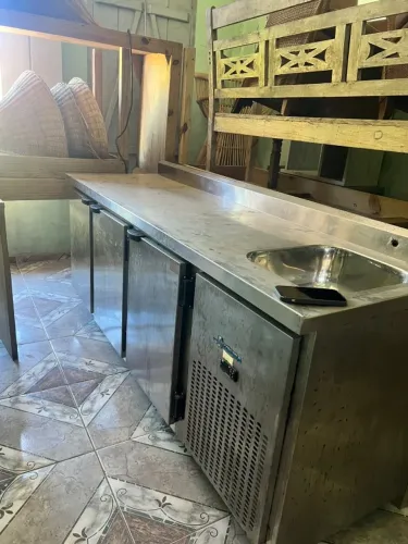 *Balcão Refrigerado Profissional em Inox - 3 Portas com Cuba Integrada*