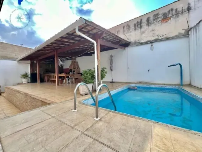 Casa Linear á venda no bairro Santa Amélia, Belo Horizonte - MG.