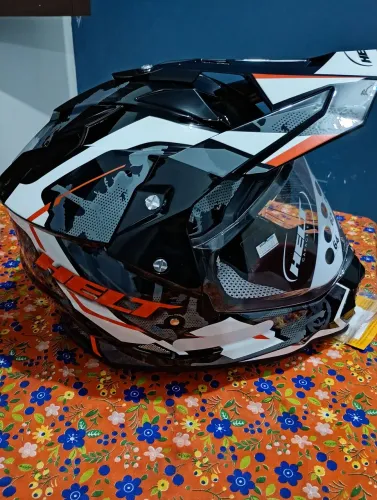 vendo um capacete novo