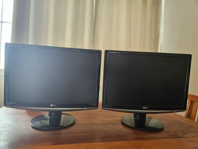 2 Monitores LG 19 + TV Philips 32 - Funcionando