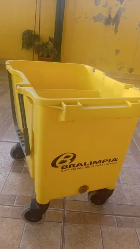 Balde de rodinha bramlipia sem espremedor Usado