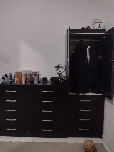 Guarda roupa e cômoda de solteiro