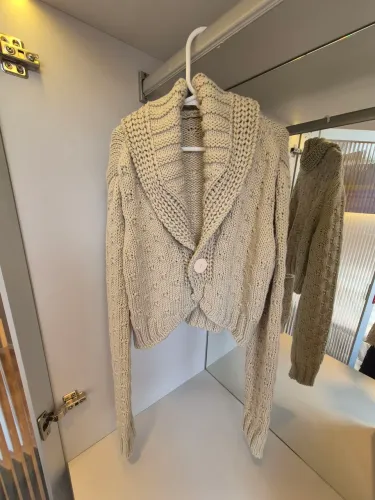 Casaquinho / cardigan bege de tricô bege