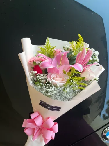 Buquê com lírio e rosas