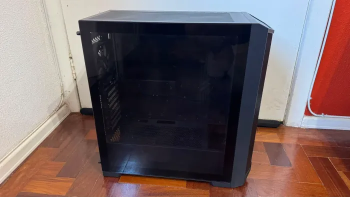 Gabinete Li an Li Lancool 215