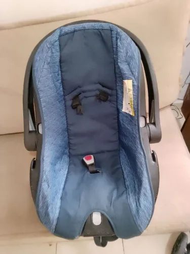 Vende-se bebê conforto