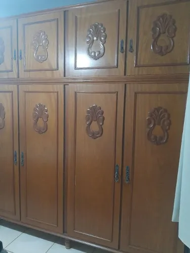 guarda roupa madeira maciça 1.200,00