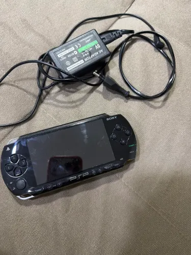 PSP 1001 com jogo físico Silent Hill e diversos na memória !