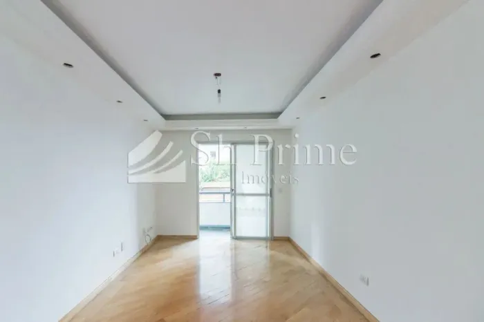 Excelente apartamento com varanda! lazer completo, reformado, piso de madeira.