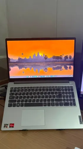 NOTEBOOK LENOVO RYZEN 5 7520U 8GB RAM 256 SSD