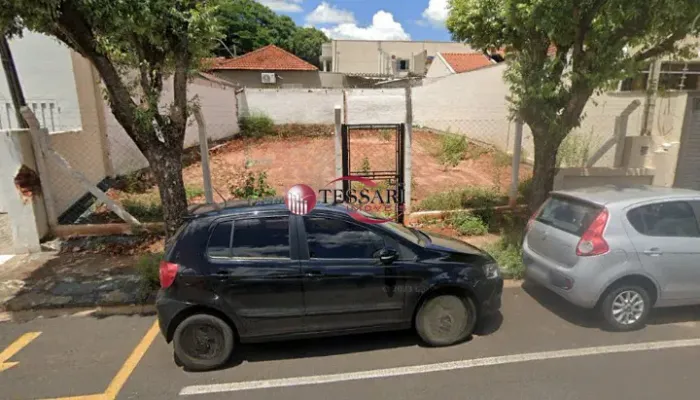 Venda Terreno Comercial Bairro Santa Cruz com 242m² plaino alambrado e com poste de energi