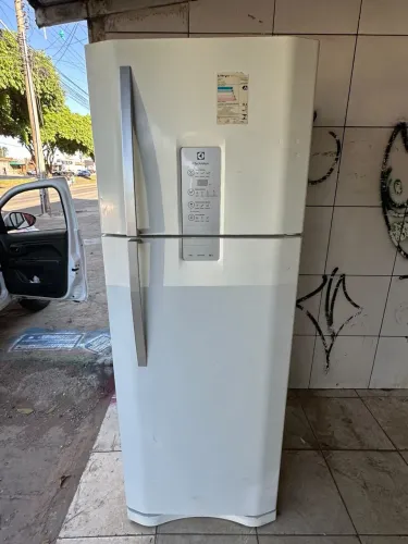 Geladeira Electrolux frost free painel digital 450 litros funcionando