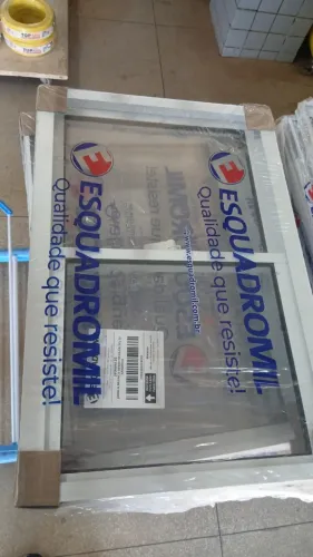 PRÁTICA E DE QUALIDADE BASCULANTE CORRER 40X60 BRANCA C/ VIDRO R$199,90