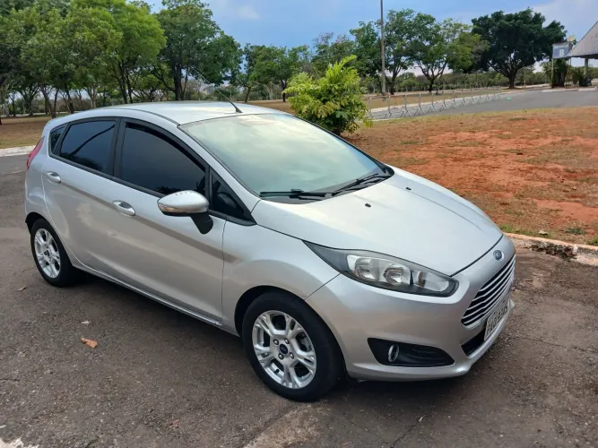 Ford Fiesta 1.6 16V Flex Aut. 5P 2016