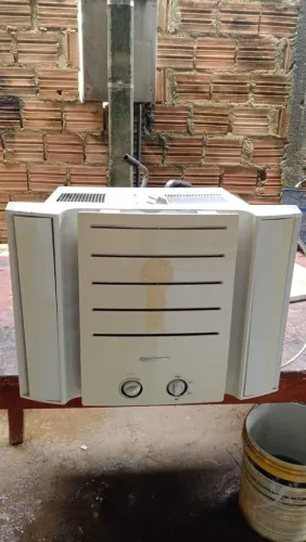 VENDO AR CONDICIONADO 7.500 BTUS GELADO 220V JA TA LAVADO NO PONTO USO