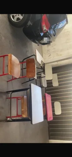Vende-Se cadeira escolar ou reforço infantil.