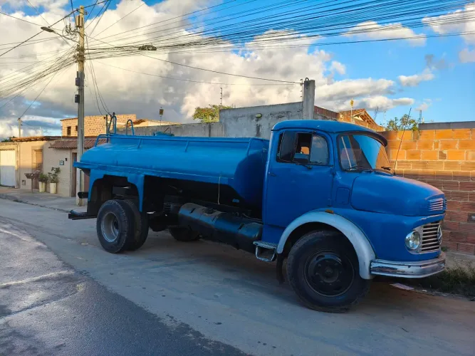 MB 1113 Caminhão Pipa